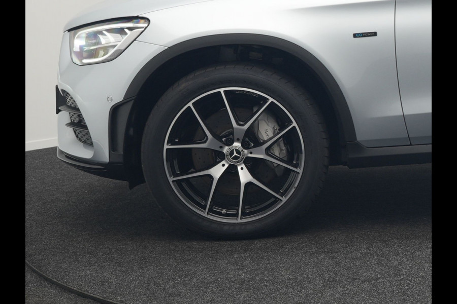 Mercedes-Benz GLC 300e 4MATIC AMG Plug In Hybrid 320pk Dealer O.H PHEV | Panodak | Adaptive Cruise | Burmester Audio | Camera | 20"L.M | Lederen Sportstoelen Verwarmd | Apple Carplay | Blis | Sfeerverlichting | Navigatie | DAB |