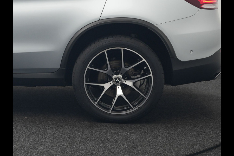 Mercedes-Benz GLC 300e 4MATIC AMG Plug In Hybrid 320pk Dealer O.H PHEV | Panodak | Adaptive Cruise | Burmester Audio | Camera | 20"L.M | Lederen Sportstoelen Verwarmd | Apple Carplay | Blis | Sfeerverlichting | Navigatie | DAB |