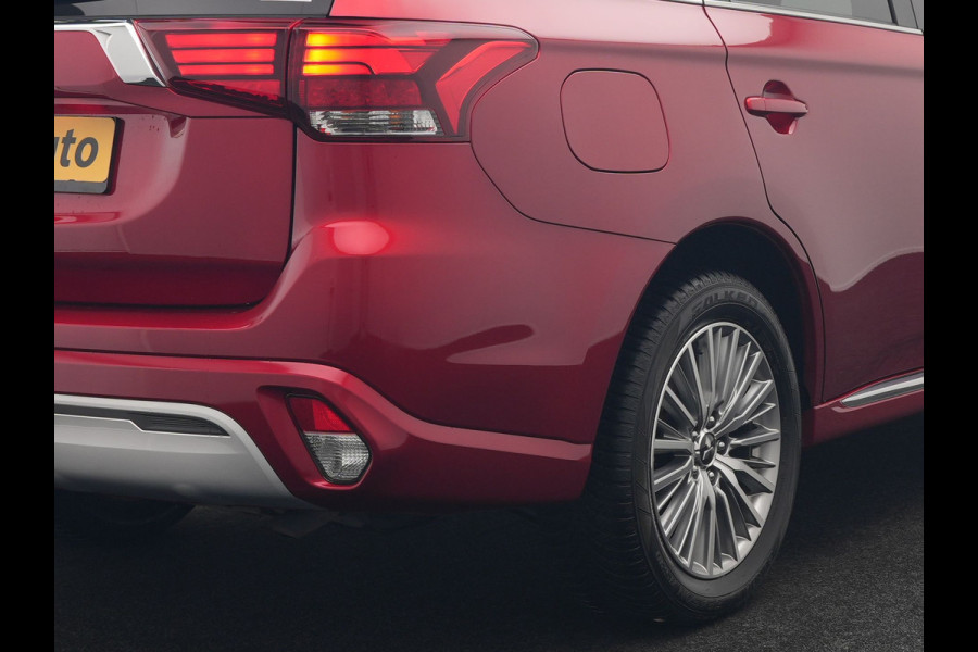 Mitsubishi Outlander 2.4 PHEV Intense Plug In Hybrid 225pk Dealer O.H PHEV | Trekhaak | Camera | Lederen Sportstoelen Verwarmd | Navigatie | Keyless | Android Auto | DAB |