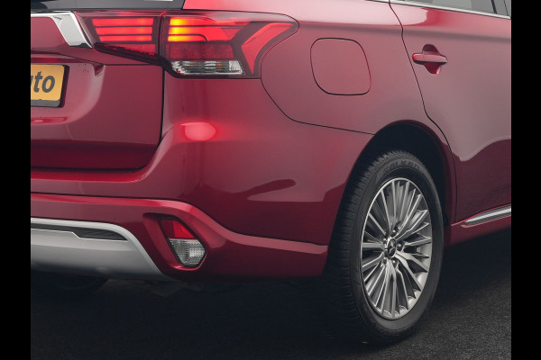 Mitsubishi Outlander 2.4 PHEV Intense Plug In Hybrid 225pk Dealer O.H PHEV | Trekhaak | Camera | Lederen Sportstoelen Verwarmd | Navigatie | Keyless | Android Auto | DAB |