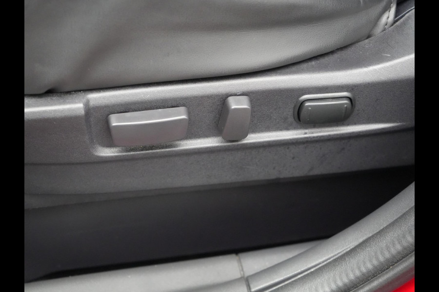 Mitsubishi Outlander 2.4 PHEV Intense Plug In Hybrid 225pk Dealer O.H PHEV | Trekhaak | Camera | Lederen Sportstoelen Verwarmd | Navigatie | Keyless | Android Auto | DAB |