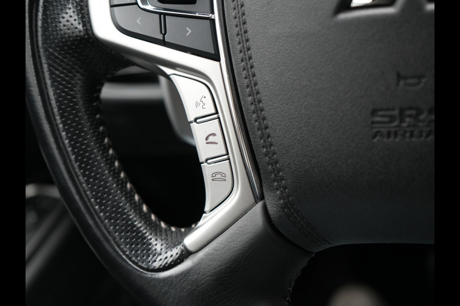 Mitsubishi Outlander 2.4 PHEV Intense Plug In Hybrid 225pk Dealer O.H PHEV | Trekhaak | Camera | Lederen Sportstoelen Verwarmd | Navigatie | Keyless | Android Auto | DAB |