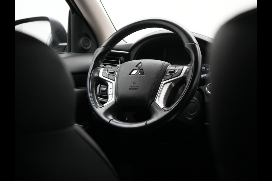 Mitsubishi Outlander 2.4 PHEV Intense Plug In Hybrid 225pk Dealer O.H PHEV | Trekhaak | Camera | Lederen Sportstoelen Verwarmd | Navigatie | Keyless | Android Auto | DAB |