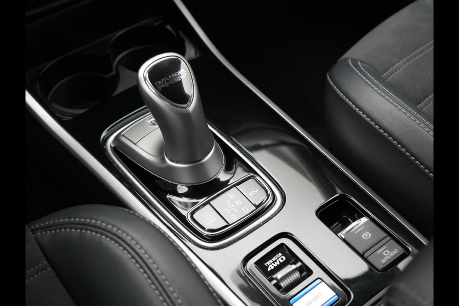 Mitsubishi Outlander 2.4 PHEV Intense Plug In Hybrid 225pk Dealer O.H PHEV | Trekhaak | Camera | Lederen Sportstoelen Verwarmd | Navigatie | Keyless | Android Auto | DAB |