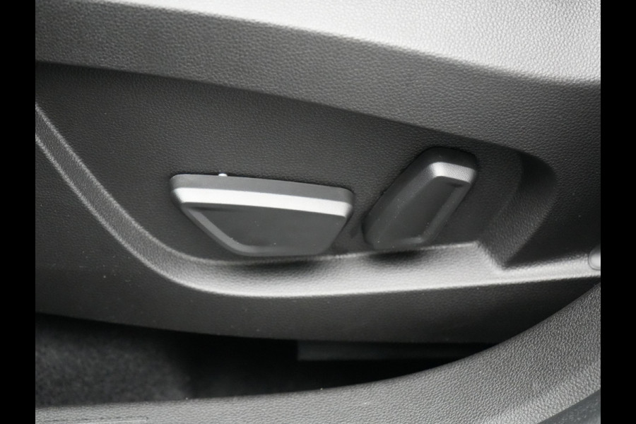 Renault Captur 1.6 E-Tech Initiale Paris Plug In Hybrid 160pk Dealer O.H PHEV | Adaptive Cruise | 360 Camera | Lederen Sportstoelen Verwarmd | Stuur Verwarmd | Blis | Keyless | Navigatie | DAB | 18"L.M |