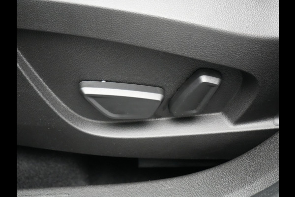 Renault Captur 1.6 E-Tech Initiale Paris Plug In Hybrid 160pk Dealer O.H PHEV | Adaptive Cruise | 360 Camera | Lederen Sportstoelen Verwarmd | Stuur Verwarmd | Blis | Keyless | Navigatie | DAB | 18"L.M |