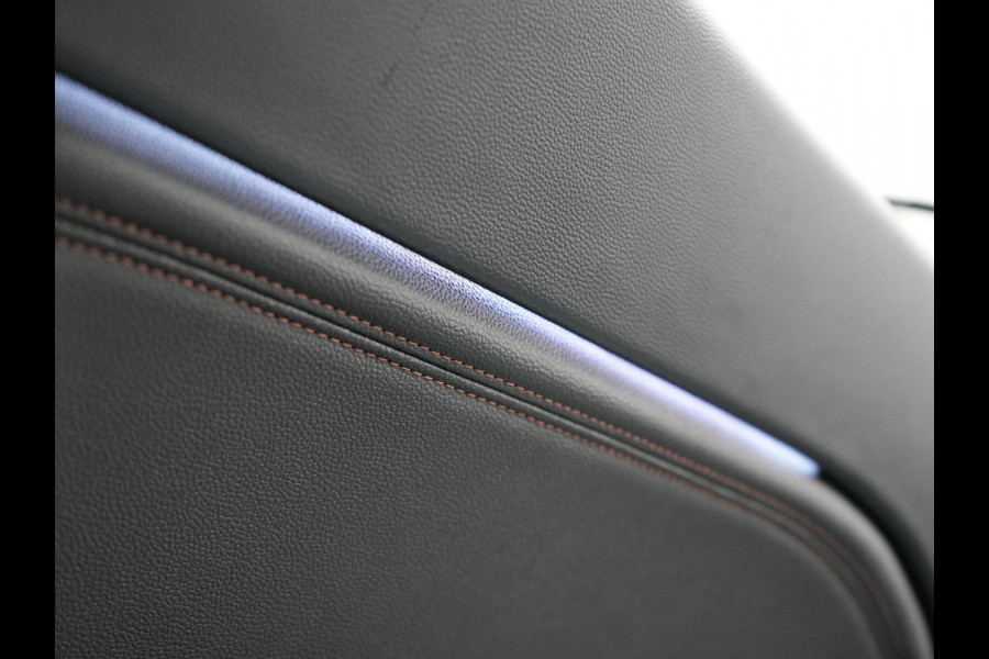 Renault Captur 1.6 E-Tech Initiale Paris Plug In Hybrid 160pk Dealer O.H PHEV | Adaptive Cruise | 360 Camera | Lederen Sportstoelen Verwarmd | Stuur Verwarmd | Blis | Keyless | Navigatie | DAB | 18"L.M |