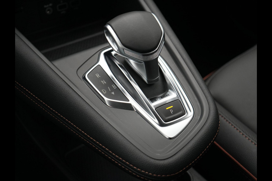 Renault Captur 1.6 E-Tech Initiale Paris Plug In Hybrid 160pk Dealer O.H PHEV | Adaptive Cruise | 360 Camera | Lederen Sportstoelen Verwarmd | Stuur Verwarmd | Blis | Keyless | Navigatie | DAB | 18"L.M |