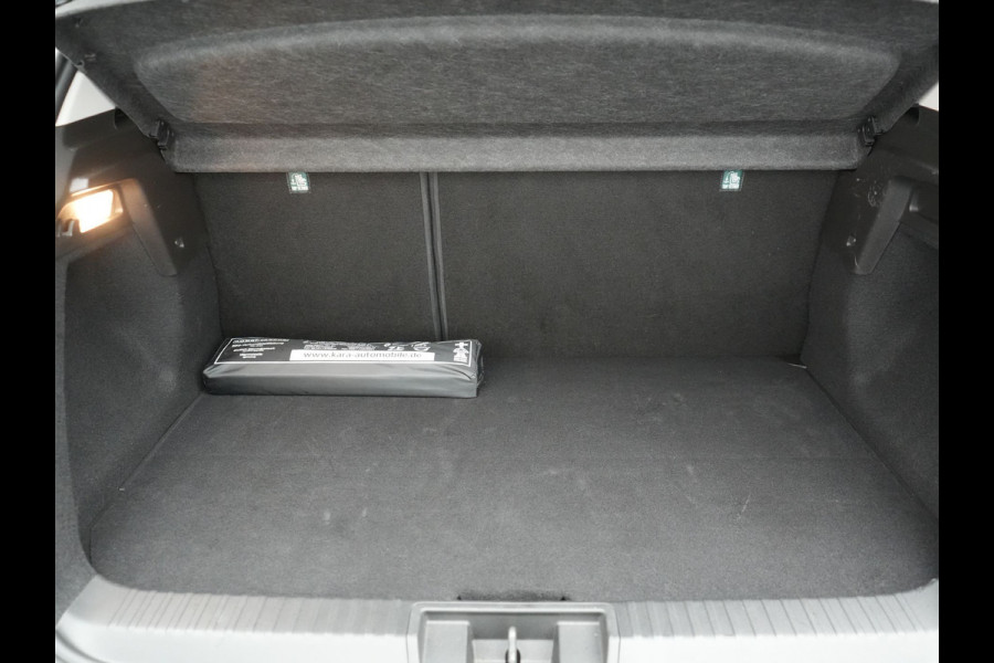 Renault Captur 1.6 E-Tech Initiale Paris Plug In Hybrid 160pk Dealer O.H PHEV | Adaptive Cruise | 360 Camera | Lederen Sportstoelen Verwarmd | Stuur Verwarmd | Blis | Keyless | Navigatie | DAB | 18"L.M |