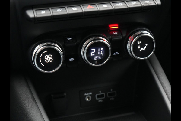 Renault Captur 1.6 E-Tech Initiale Paris Plug In Hybrid 160pk Dealer O.H PHEV | Adaptive Cruise | 360 Camera | Lederen Sportstoelen Verwarmd | Stuur Verwarmd | Blis | Keyless | Navigatie | DAB | 18"L.M |