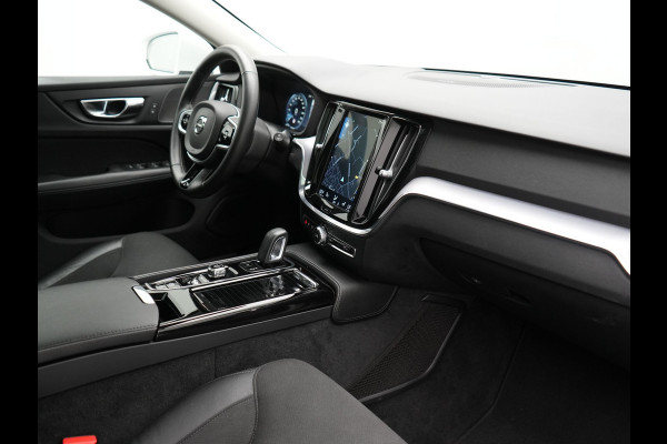 Volvo V60 T6 Twin Engine AWD Momentum Pro Plug In Hybrid 340pk Dealer O.H PHEV | Panodak | Adaptive Cruise | 360 Camera | Head Up | Sportstoelen Verwarmd | Harman & Kardon | Apple Carplay | Blis | Navigatie | Keyless | Virtual | DAB |