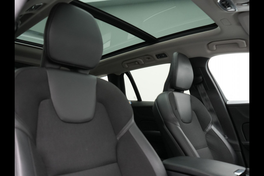 Volvo V60 T6 Twin Engine AWD Momentum Pro Plug In Hybrid 340pk Dealer O.H PHEV | Panodak | Adaptive Cruise | 360 Camera | Head Up | Sportstoelen Verwarmd | Harman & Kardon | Apple Carplay | Blis | Navigatie | Keyless | Virtual | DAB |