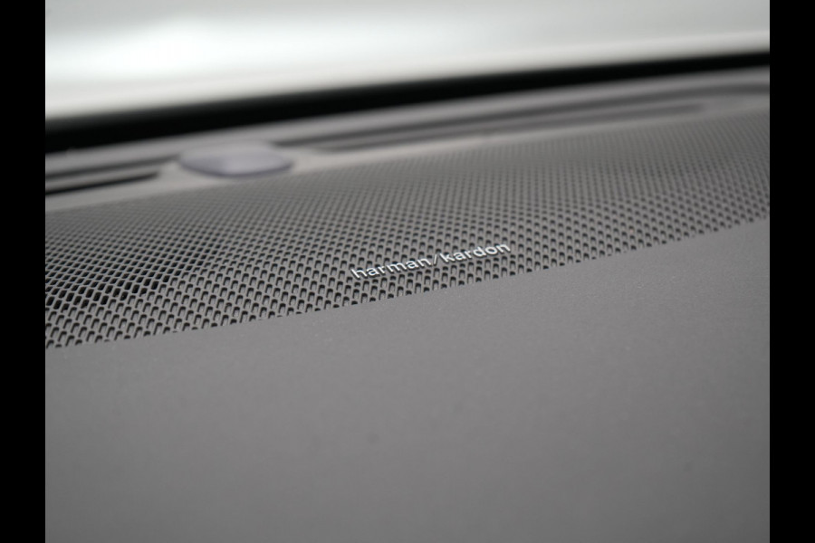 Volvo V60 T6 Twin Engine AWD Momentum Pro Plug In Hybrid 340pk Dealer O.H PHEV | Panodak | Adaptive Cruise | 360 Camera | Head Up | Sportstoelen Verwarmd | Harman & Kardon | Apple Carplay | Blis | Navigatie | Keyless | Virtual | DAB |