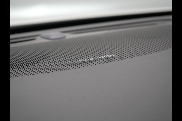 Volvo V60 T6 Twin Engine AWD Momentum Pro Plug In Hybrid 340pk Dealer O.H PHEV | Panodak | Adaptive Cruise | 360 Camera | Head Up | Sportstoelen Verwarmd | Harman & Kardon | Apple Carplay | Blis | Navigatie | Keyless | Virtual | DAB |