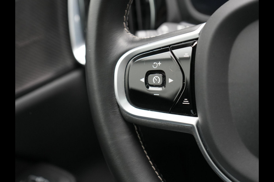 Volvo V60 T6 Twin Engine AWD Momentum Pro Plug In Hybrid 340pk Dealer O.H PHEV | Panodak | Adaptive Cruise | 360 Camera | Head Up | Sportstoelen Verwarmd | Harman & Kardon | Apple Carplay | Blis | Navigatie | Keyless | Virtual | DAB |