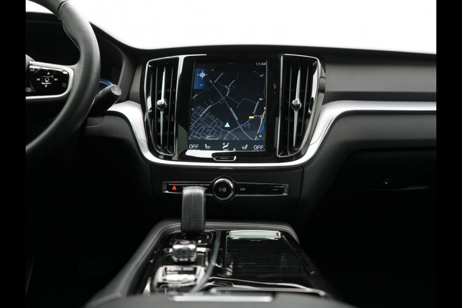 Volvo V60 T6 Twin Engine AWD Momentum Pro Plug In Hybrid 340pk Dealer O.H PHEV | Panodak | Adaptive Cruise | 360 Camera | Head Up | Sportstoelen Verwarmd | Harman & Kardon | Apple Carplay | Blis | Navigatie | Keyless | Virtual | DAB |