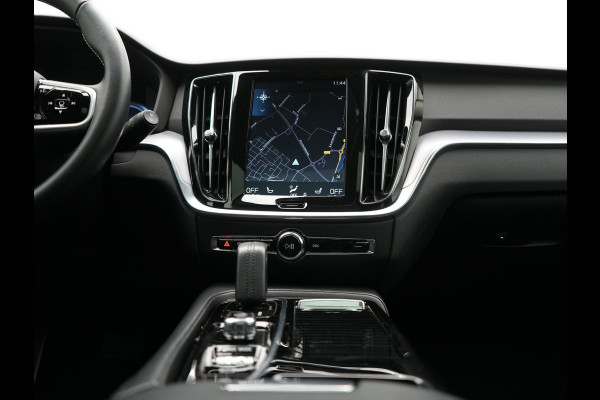 Volvo V60 T6 Twin Engine AWD Momentum Pro Plug In Hybrid 340pk Dealer O.H PHEV | Panodak | Adaptive Cruise | 360 Camera | Head Up | Sportstoelen Verwarmd | Harman & Kardon | Apple Carplay | Blis | Navigatie | Keyless | Virtual | DAB |