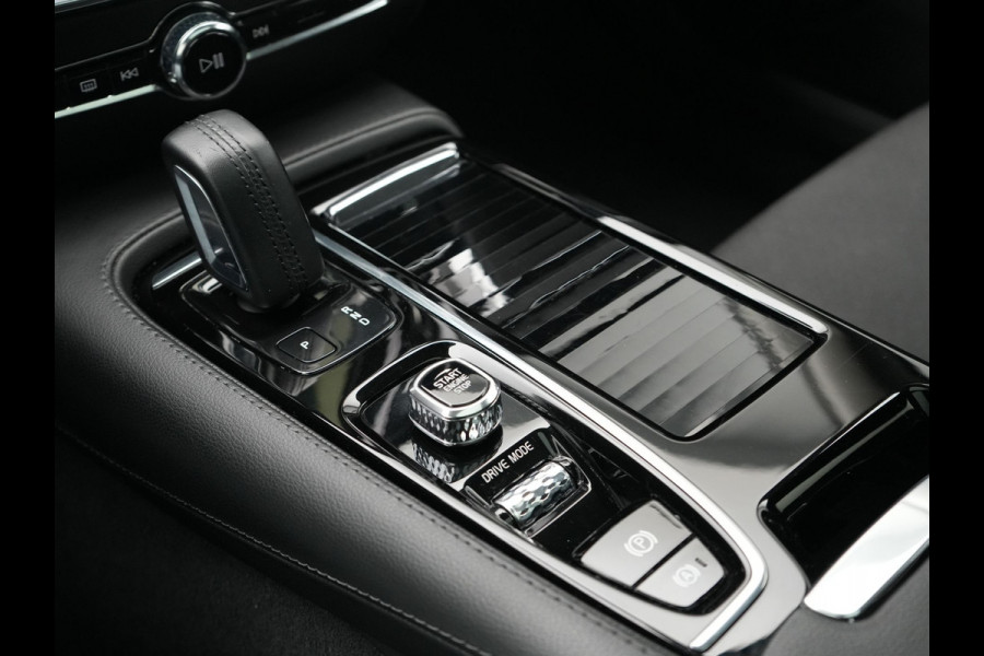 Volvo V60 T6 Twin Engine AWD Momentum Pro Plug In Hybrid 340pk Dealer O.H PHEV | Panodak | Adaptive Cruise | 360 Camera | Head Up | Sportstoelen Verwarmd | Harman & Kardon | Apple Carplay | Blis | Navigatie | Keyless | Virtual | DAB |