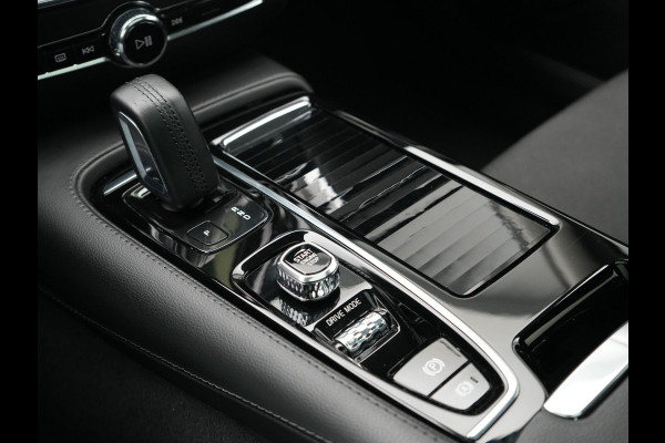 Volvo V60 T6 Twin Engine AWD Momentum Pro Plug In Hybrid 340pk Dealer O.H PHEV | Panodak | Adaptive Cruise | 360 Camera | Head Up | Sportstoelen Verwarmd | Harman & Kardon | Apple Carplay | Blis | Navigatie | Keyless | Virtual | DAB |