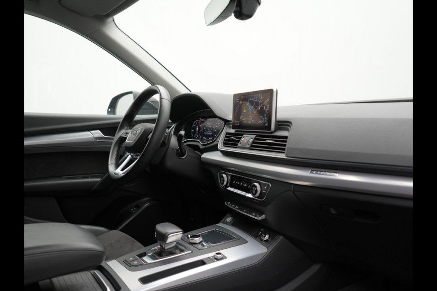Audi Q5 50 TFSI e quattro S Line Plug In Hybrid 299pk Dealer O.H PHEV | Luchtvering | Trekhaak Af Fabriek | Adaptive Cruise | Camera | Virtual | Apple Carplay | Alcantara Sportstoelen Verwarmd | Keyless | Navigatie | DAB |