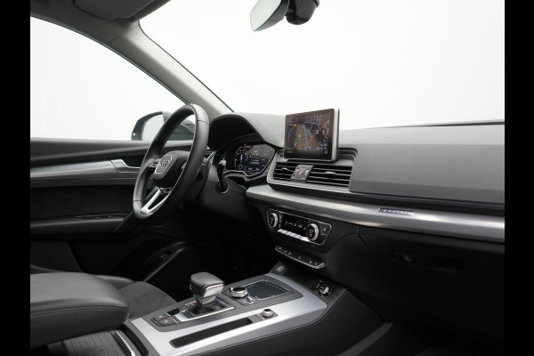 Audi Q5 50 TFSI e quattro S Line Plug In Hybrid 299pk Dealer O.H PHEV | Luchtvering | Trekhaak Af Fabriek | Adaptive Cruise | Camera | Virtual | Apple Carplay | Alcantara Sportstoelen Verwarmd | Keyless | Navigatie | DAB |