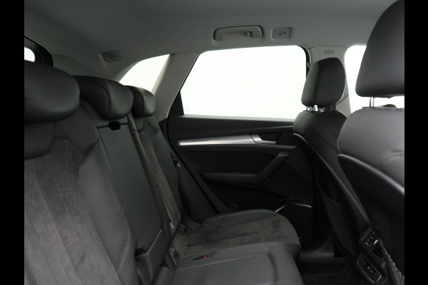 Audi Q5 50 TFSI e quattro S Line Plug In Hybrid 299pk Dealer O.H PHEV | Luchtvering | Trekhaak Af Fabriek | Adaptive Cruise | Camera | Virtual | Apple Carplay | Alcantara Sportstoelen Verwarmd | Keyless | Navigatie | DAB |