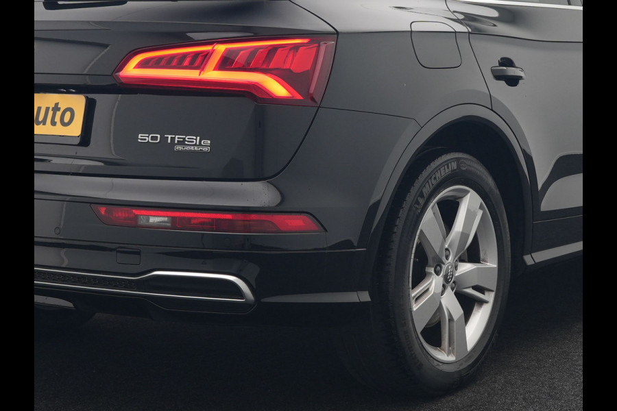Audi Q5 50 TFSI e quattro S Line Plug In Hybrid 299pk Dealer O.H PHEV | Luchtvering | Trekhaak Af Fabriek | Adaptive Cruise | Camera | Virtual | Apple Carplay | Alcantara Sportstoelen Verwarmd | Keyless | Navigatie | DAB |