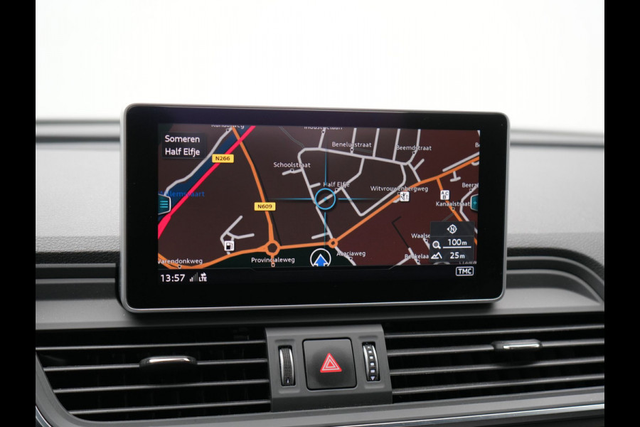 Audi Q5 50 TFSI e quattro S Line Plug In Hybrid 299pk Dealer O.H PHEV | Luchtvering | Trekhaak Af Fabriek | Adaptive Cruise | Camera | Virtual | Apple Carplay | Alcantara Sportstoelen Verwarmd | Keyless | Navigatie | DAB |