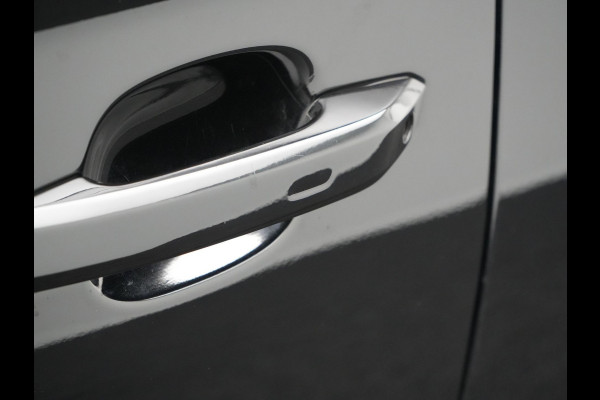 Audi Q5 50 TFSI e quattro S Line Plug In Hybrid 299pk Dealer O.H PHEV | Luchtvering | Trekhaak Af Fabriek | Adaptive Cruise | Camera | Virtual | Apple Carplay | Alcantara Sportstoelen Verwarmd | Keyless | Navigatie | DAB |