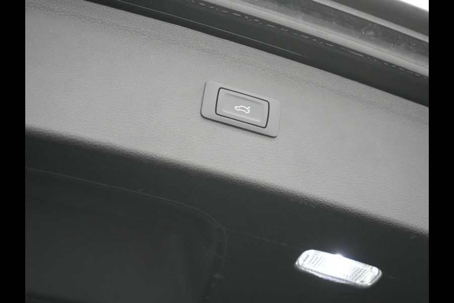 Audi Q5 50 TFSI e quattro S Line Plug In Hybrid 299pk Dealer O.H PHEV | Luchtvering | Trekhaak Af Fabriek | Adaptive Cruise | Camera | Virtual | Apple Carplay | Alcantara Sportstoelen Verwarmd | Keyless | Navigatie | DAB |