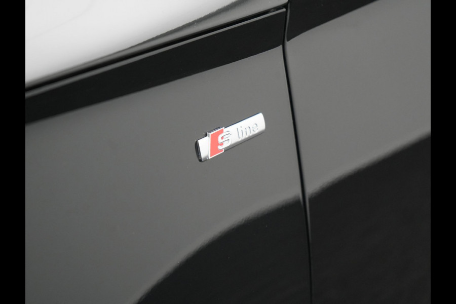 Audi Q5 50 TFSI e quattro S Line Plug In Hybrid 299pk Dealer O.H PHEV | Luchtvering | Trekhaak Af Fabriek | Adaptive Cruise | Camera | Virtual | Apple Carplay | Alcantara Sportstoelen Verwarmd | Keyless | Navigatie | DAB |