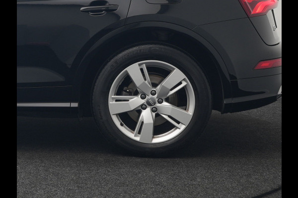 Audi Q5 50 TFSI e quattro S Line Plug In Hybrid 299pk Dealer O.H PHEV | Luchtvering | Trekhaak Af Fabriek | Adaptive Cruise | Camera | Virtual | Apple Carplay | Alcantara Sportstoelen Verwarmd | Keyless | Navigatie | DAB |