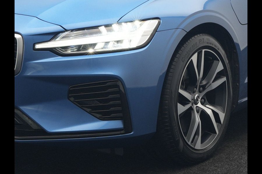 Volvo V60 T6 Recharge AWD R-Design Plug In Hybrid 340pk Dealer O.H PHEV | Trekhaak Af Fabriek | Adaptive Cruise | Camera | Lederen Sporstoelen Memory & Verwarmd | Harman & Kardon | Apple Carplay | Navigatie | Virtual | DAB |