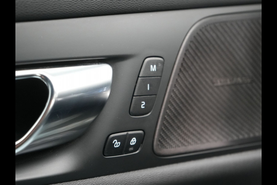 Volvo V60 T6 Recharge AWD R-Design Plug In Hybrid 340pk Dealer O.H PHEV | Trekhaak Af Fabriek | Adaptive Cruise | Camera | Lederen Sporstoelen Memory & Verwarmd | Harman & Kardon | Apple Carplay | Navigatie | Virtual | DAB |