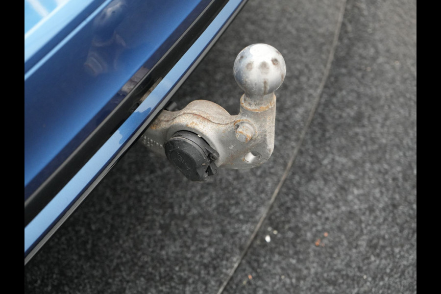 Volvo V60 T6 Recharge AWD R-Design Plug In Hybrid 340pk Dealer O.H PHEV | Trekhaak Af Fabriek | Adaptive Cruise | Camera | Lederen Sporstoelen Memory & Verwarmd | Harman & Kardon | Apple Carplay | Navigatie | Virtual | DAB |