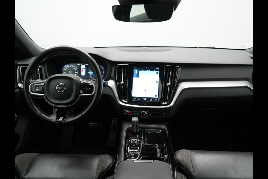 Volvo V60 T6 Recharge AWD R-Design Plug In Hybrid 340pk Dealer O.H PHEV | Trekhaak Af Fabriek | Adaptive Cruise | Camera | Lederen Sporstoelen Memory & Verwarmd | Harman & Kardon | Apple Carplay | Navigatie | Virtual | DAB |