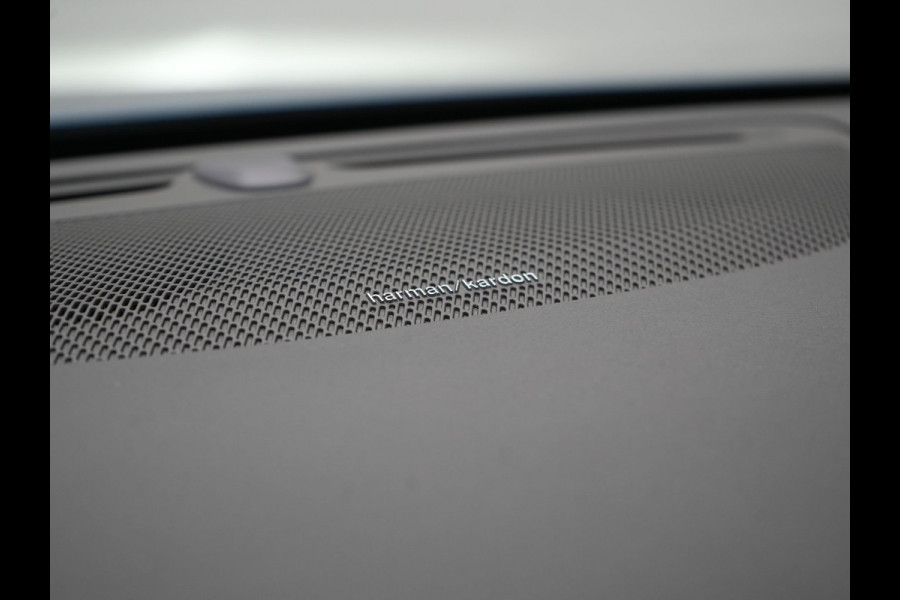 Volvo V60 T6 Recharge AWD R-Design Plug In Hybrid 340pk Dealer O.H PHEV | Trekhaak Af Fabriek | Adaptive Cruise | Camera | Lederen Sporstoelen Memory & Verwarmd | Harman & Kardon | Apple Carplay | Navigatie | Virtual | DAB |