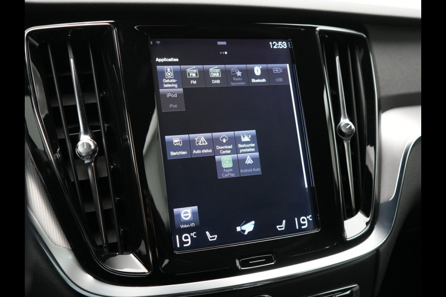 Volvo V60 T6 Recharge AWD R-Design Plug In Hybrid 340pk Dealer O.H PHEV | Trekhaak Af Fabriek | Adaptive Cruise | Camera | Lederen Sporstoelen Memory & Verwarmd | Harman & Kardon | Apple Carplay | Navigatie | Virtual | DAB |