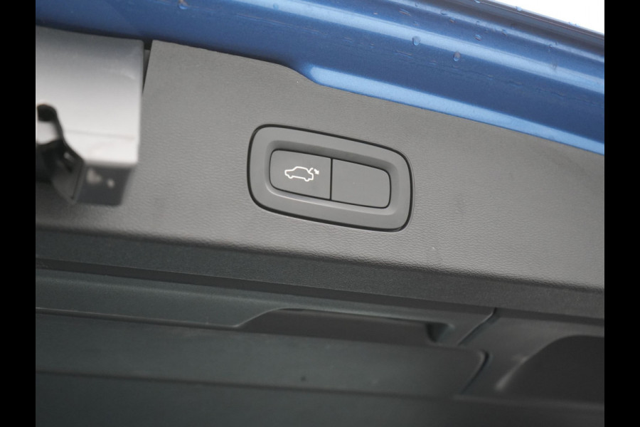 Volvo V60 T6 Recharge AWD R-Design Plug In Hybrid 340pk Dealer O.H PHEV | Trekhaak Af Fabriek | Adaptive Cruise | Camera | Lederen Sporstoelen Memory & Verwarmd | Harman & Kardon | Apple Carplay | Navigatie | Virtual | DAB |