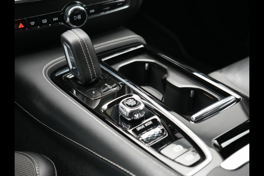 Volvo V60 T6 Recharge AWD R-Design Plug In Hybrid 340pk Dealer O.H PHEV | Trekhaak Af Fabriek | Adaptive Cruise | Camera | Lederen Sporstoelen Memory & Verwarmd | Harman & Kardon | Apple Carplay | Navigatie | Virtual | DAB |