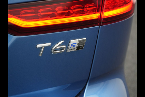 Volvo V60 T6 Recharge AWD R-Design Plug In Hybrid 340pk Dealer O.H PHEV | Trekhaak Af Fabriek | Adaptive Cruise | Camera | Lederen Sporstoelen Memory & Verwarmd | Harman & Kardon | Apple Carplay | Navigatie | Virtual | DAB |