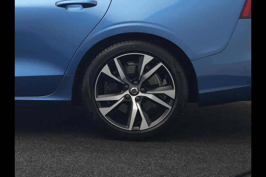 Volvo V60 T6 Recharge AWD R-Design Plug In Hybrid 340pk Dealer O.H PHEV | Trekhaak Af Fabriek | Adaptive Cruise | Camera | Lederen Sporstoelen Memory & Verwarmd | Harman & Kardon | Apple Carplay | Navigatie | Virtual | DAB |