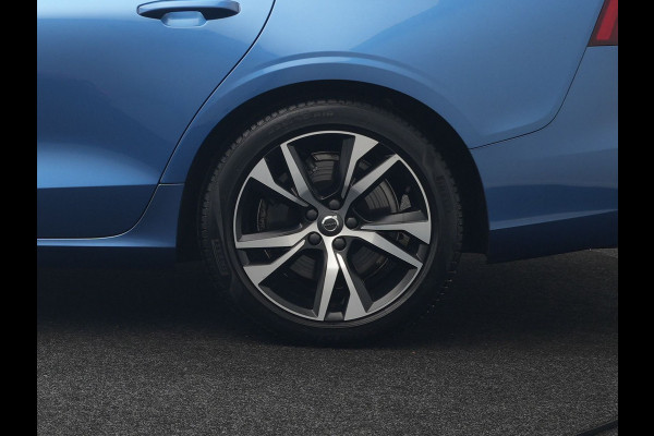 Volvo V60 T6 Recharge AWD R-Design Plug In Hybrid 340pk Dealer O.H PHEV | Trekhaak Af Fabriek | Adaptive Cruise | Camera | Lederen Sporstoelen Memory & Verwarmd | Harman & Kardon | Apple Carplay | Navigatie | Virtual | DAB |