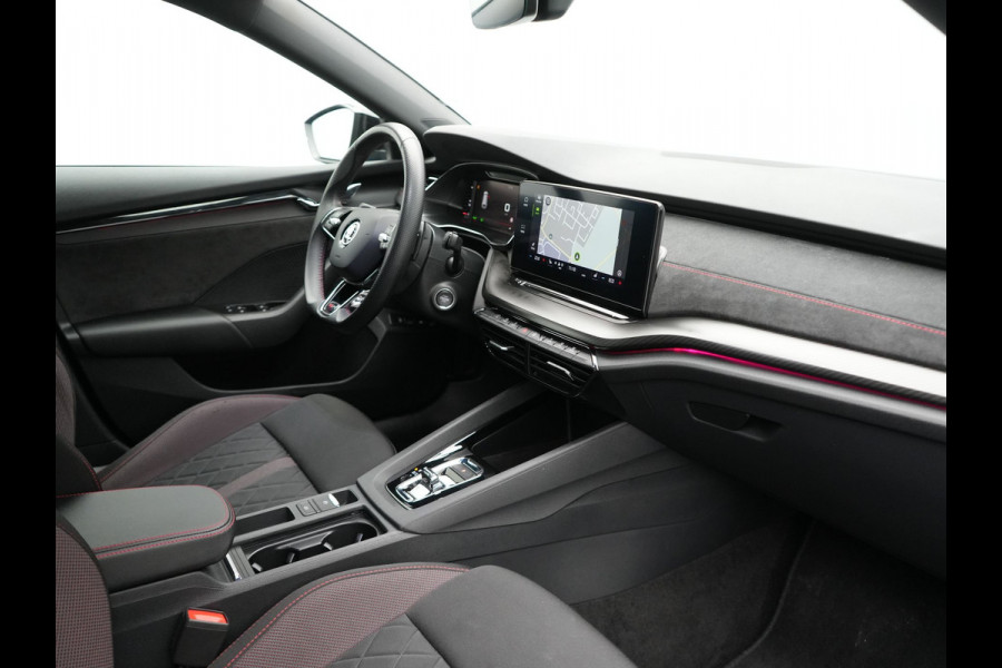 Škoda Octavia Combi 1.4 TSI RS iV Business Plug In Hybrid 245pk Dealer O.H PHEV | Adaptive Cruise | Camera | Sportstoelen Verwarmd | Apple Carplay | Navigatie | Crystal LED | Blis | Keyless | Stuur Verwarmd | Virtual | DAB |