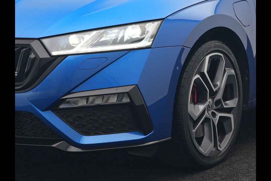 Škoda Octavia Combi 1.4 TSI RS iV Business Plug In Hybrid 245pk Dealer O.H PHEV | Adaptive Cruise | Camera | Sportstoelen Verwarmd | Apple Carplay | Navigatie | Crystal LED | Blis | Keyless | Stuur Verwarmd | Virtual | DAB |