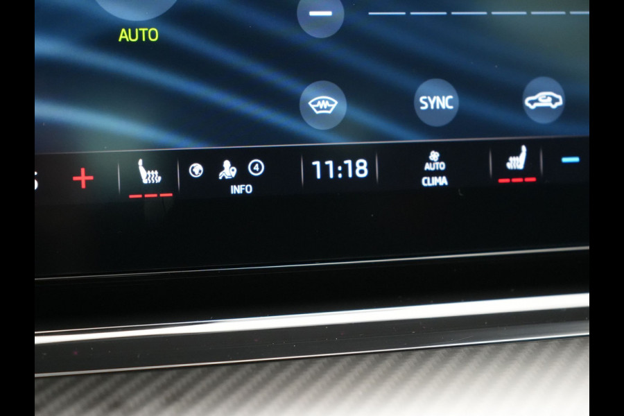 Škoda Octavia Combi 1.4 TSI RS iV Business Plug In Hybrid 245pk Dealer O.H PHEV | Adaptive Cruise | Camera | Sportstoelen Verwarmd | Apple Carplay | Navigatie | Crystal LED | Blis | Keyless | Stuur Verwarmd | Virtual | DAB |