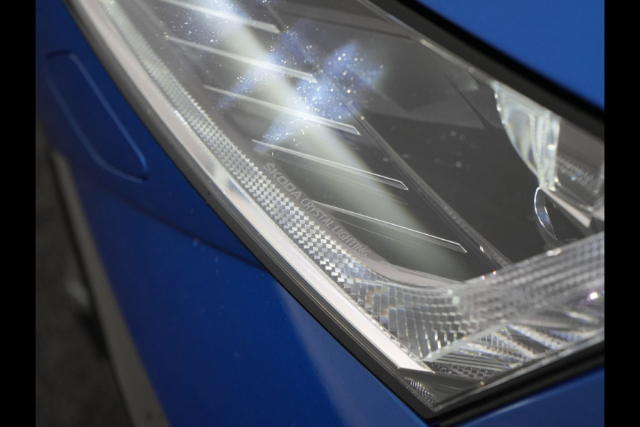 Škoda Octavia Combi 1.4 TSI RS iV Business Plug In Hybrid 245pk Dealer O.H PHEV | Adaptive Cruise | Camera | Sportstoelen Verwarmd | Apple Carplay | Navigatie | Crystal LED | Blis | Keyless | Stuur Verwarmd | Virtual | DAB |