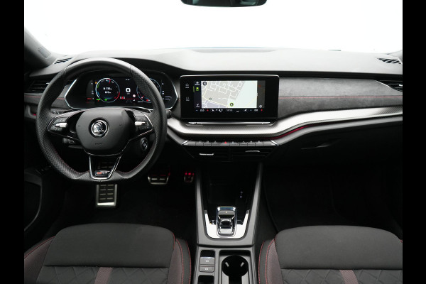 Škoda Octavia Combi 1.4 TSI RS iV Business Plug In Hybrid 245pk Dealer O.H PHEV | Adaptive Cruise | Camera | Sportstoelen Verwarmd | Apple Carplay | Navigatie | Crystal LED | Blis | Keyless | Stuur Verwarmd | Virtual | DAB |