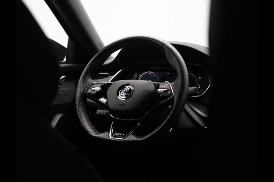 Škoda Octavia Combi 1.4 TSI RS iV Business Plug In Hybrid 245pk Dealer O.H PHEV | Adaptive Cruise | Camera | Sportstoelen Verwarmd | Apple Carplay | Navigatie | Crystal LED | Blis | Keyless | Stuur Verwarmd | Virtual | DAB |