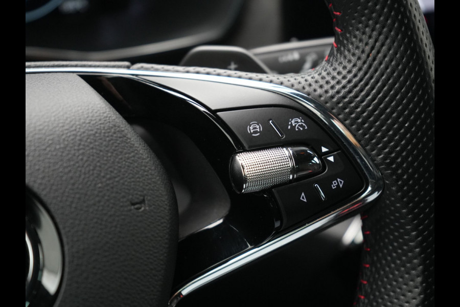Škoda Octavia Combi 1.4 TSI RS iV Business Plug In Hybrid 245pk Dealer O.H PHEV | Adaptive Cruise | Camera | Sportstoelen Verwarmd | Apple Carplay | Navigatie | Crystal LED | Blis | Keyless | Stuur Verwarmd | Virtual | DAB |